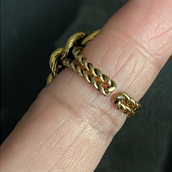 Vintage Elegant Green and Goldtone adjustable  Ring - Picture 4 of 5